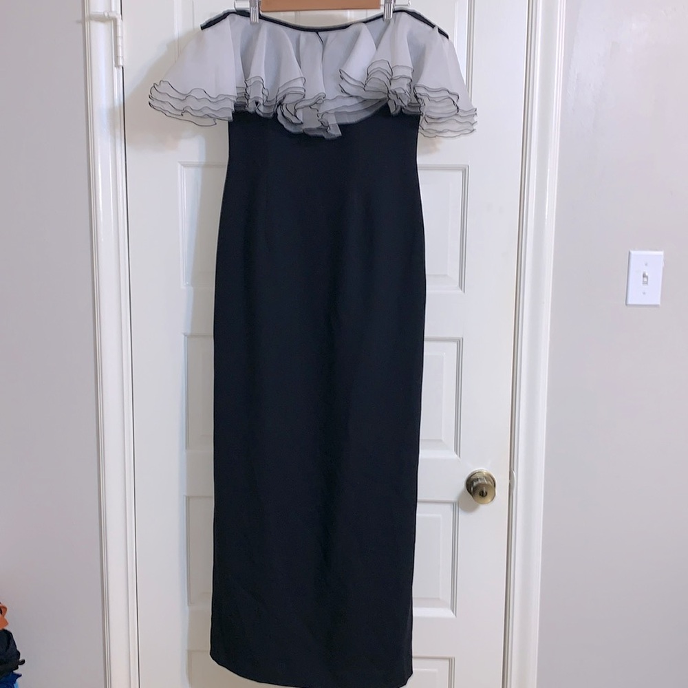 Off the Shoulders Floor Length Column Gown